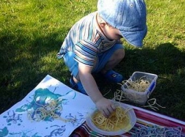 Gra „Malujemy za pomocą spaghetti”