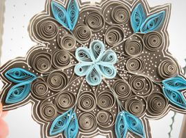 Śnieżynka wykonana w technice quilling (papierowy filigran)