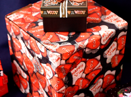 Zdobienie dużego pudełka w technice Decoupage do dnia Świętego Walentego 