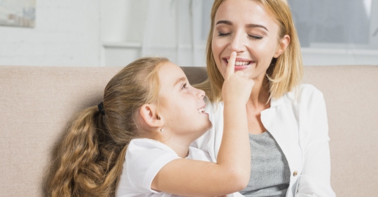 Jak zachęcić dziecko do rozmowy: 63 zabawne pytania